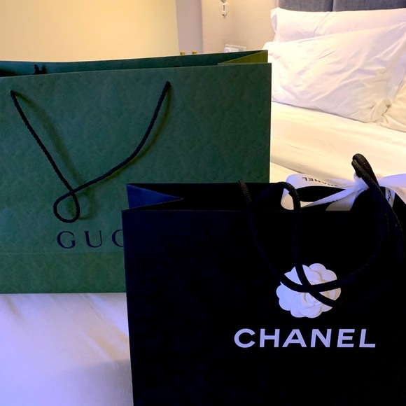 Brand new authentic Chanel bag w/flower, handles - Picture 5 of 5